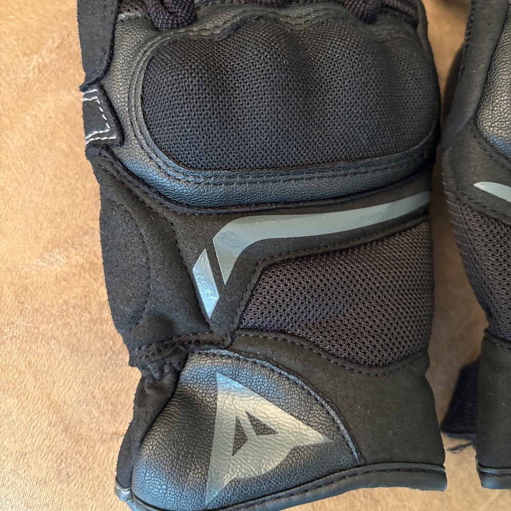 Black Motorcycle Gloves - Picture 3 of 6